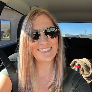 Meet your Posher, Stephanie